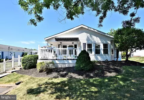 501 Goldenrod Xing W #W, New Hope, PA 18938