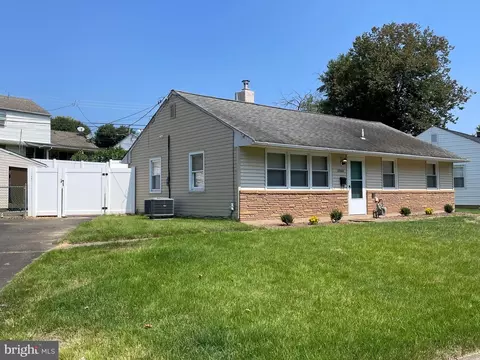 2540 Bellview Dr, Bensalem, PA 19020