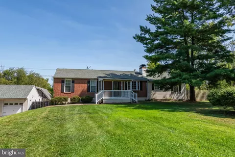 137 School Dr, Kintnersville, PA 18930