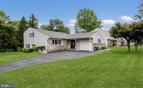 300 Hogeland Rd, Southampton, PA 18966