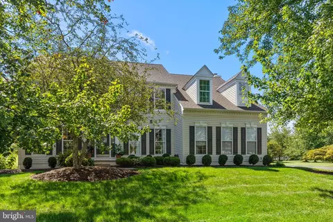 740 W Melissa Dr, Yardley, PA 19067
