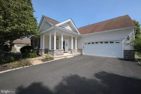 1009 Monroe Dr, Warwick, PA 18974