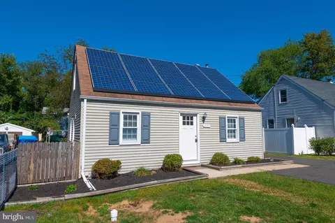 2905 Steele Ave, Bristol, PA 19007