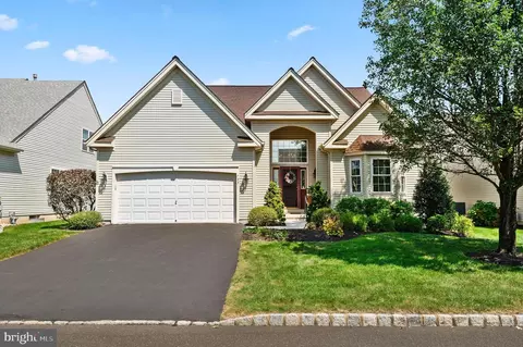 733 S Settlers Cir, Warrington, PA 18976