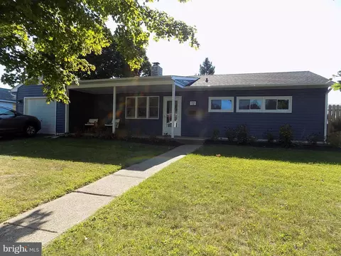 12 Shelter Ln, Levittown, PA 19055