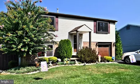 88 Dawn Rd, Levittown, PA 19056