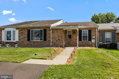 5755 Corsair Ct, Bensalem, PA 19020