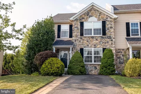 207 Windsor Ct, Richlandtown, PA 18955