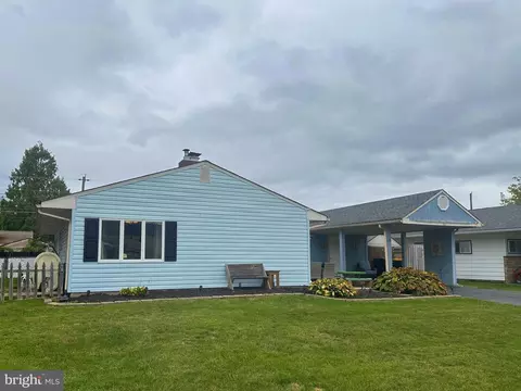 43 Stream Ln, Levittown, PA 19055