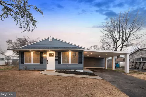 301 Elderberry Dr, Levittown, PA 19054