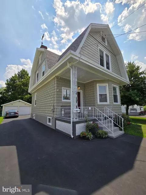 17 Holly Ave, Langhorne, PA 19047