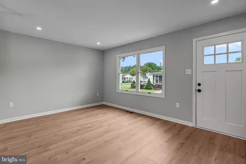 Living - 601 Main Ave, Croydon, PA 19021 photo 2 of 2