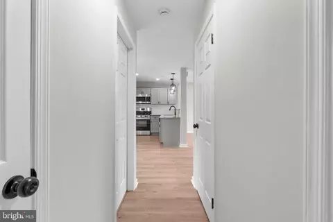 Entry Way - 601 Main Ave, Croydon, PA 19021 photo 4 of 7