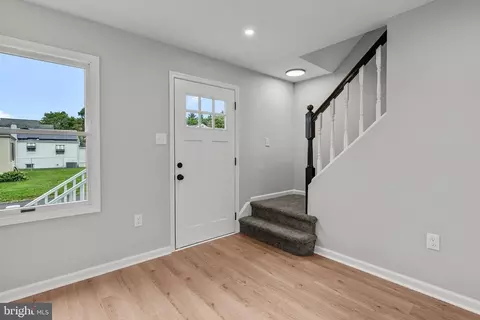 Entry Way - 601 Main Ave, Croydon, PA 19021 photo 5 of 7