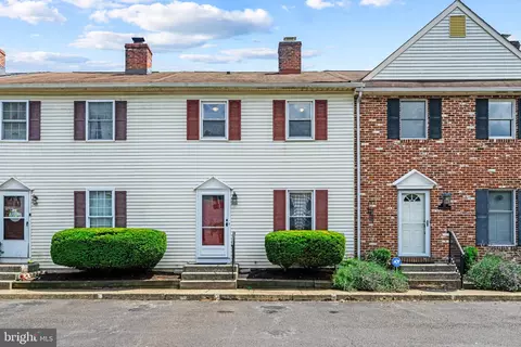 21 Washington Sq, Doylestown, PA 18901