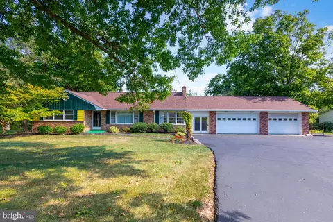 105 Farmers Ln, Sellersville, PA 18960