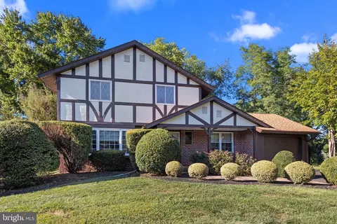 837 Boxwood Cir, Warminster, PA 18974