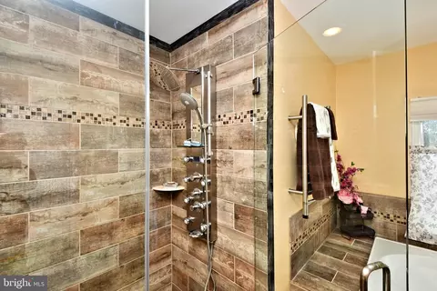 Bath - 1728 Hampton Dr, Jamison, PA 18929 photo 5 of 8