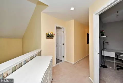 Entry Way - 1728 Hampton Dr, Jamison, PA 18929 photo 3 of 4