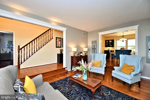 Living - 1728 Hampton Dr, Jamison, PA 18929 photo 2 of 7