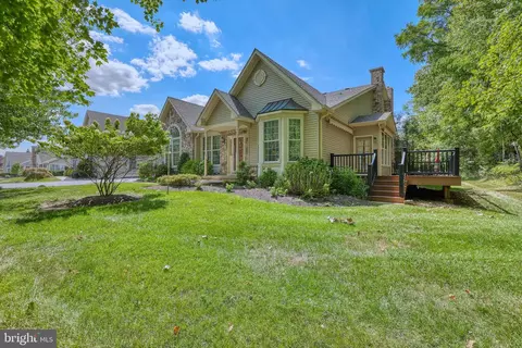 220 Sugarberry Ln, Langhorne, PA 19047