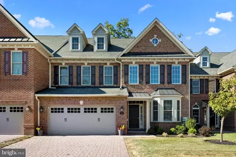 14 Franklin Cir, Newtown, PA 18940