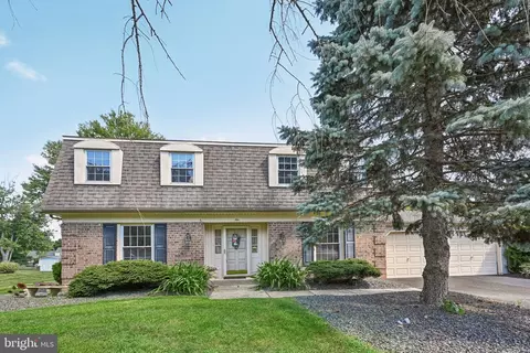 10 N Kitty Knight Dr, Southampton, PA 18966