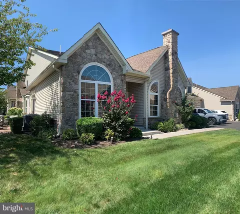 112 Thornhill Ln, Newtown, PA 18940