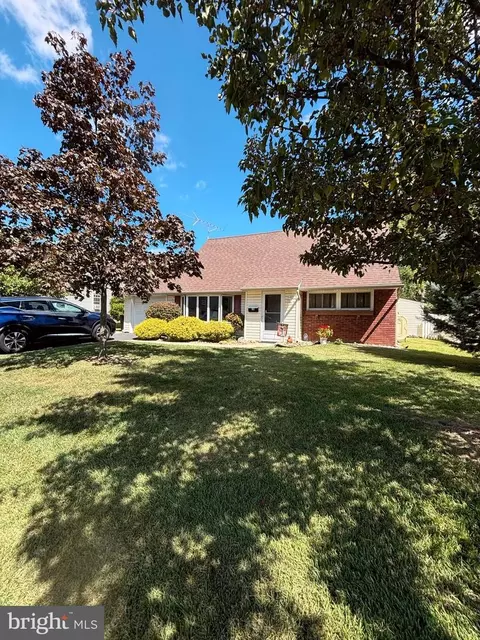 131 Hedge Rd, Levittown, PA 19056