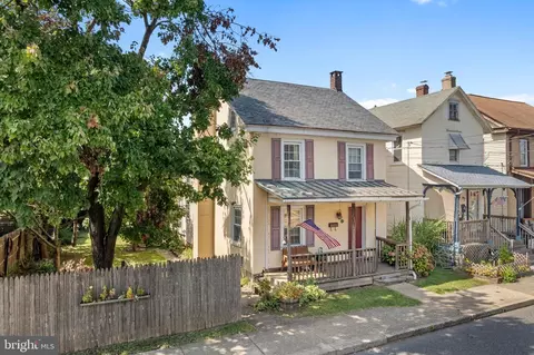 28 S Hellertown Ave, Quakertown, PA 18951