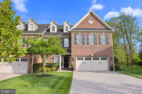 97 Rittenhouse Cir, Newtown, PA 18940