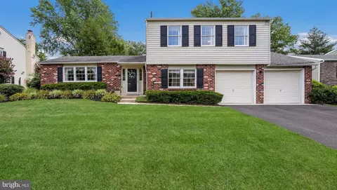 197 Colonial Dr, Langhorne, PA 19047