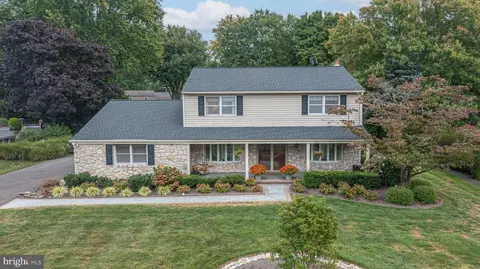 16 Johanna Dr, Holland, PA 18966