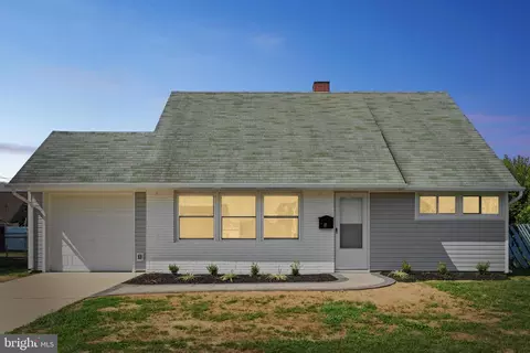 49 Jewel Ln, Levittown, PA 19055
