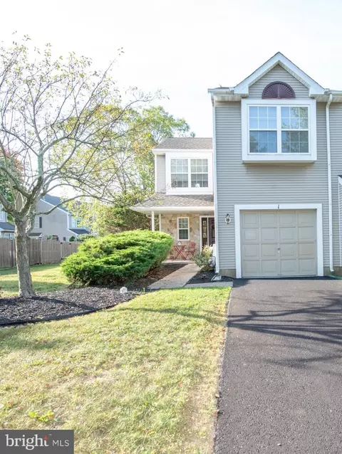 1 Tamarack Ct, Newtown, PA 18940