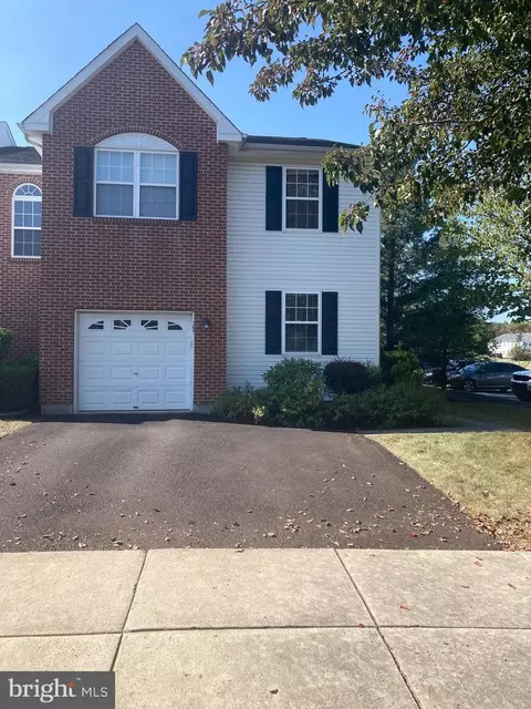 165 Hampshire Dr, Sellersville, PA 18960