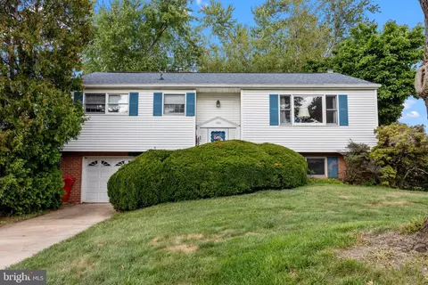 1341 Foster Rd, Warminster, PA 18974