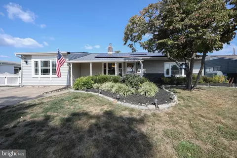 42 Friendly Ln, Levittown, PA 19055