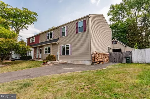 13 S Chestnut Ct, Perkasie, PA 18944