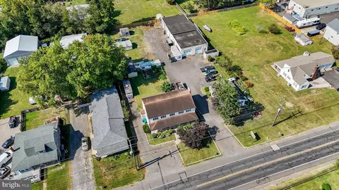 2321 Edgely Rd, Levittown, PA 19057