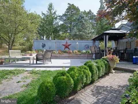 111 Center Hill Rd, Ferndale, PA 18921
