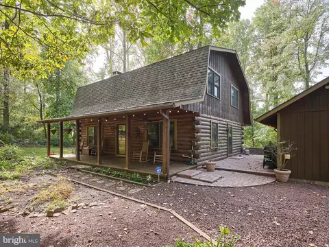 538 Lake Warren Rd, Revere, PA 18953