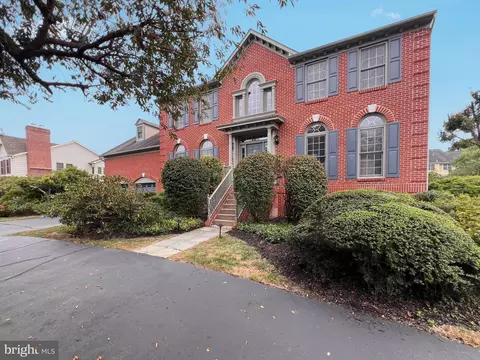 110 Rugby Dr, Langhorne, PA 19047