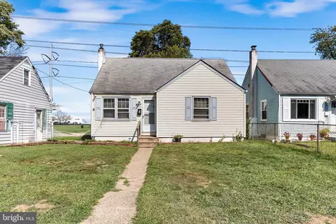 902 Winder Dr, Bristol, PA 19007