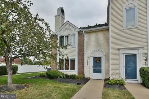 269 Juanita Ct, Levittown, PA 19057