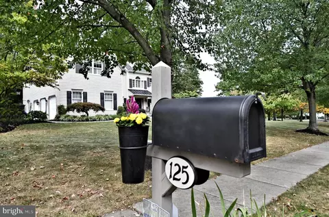 125 Brinkley Dr, Sellersville, PA 18960