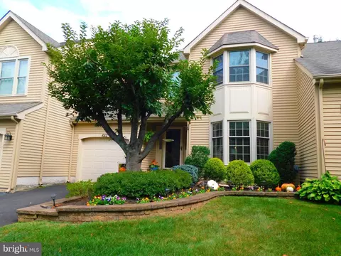652 Chatham Ct, Chalfont, PA 18914