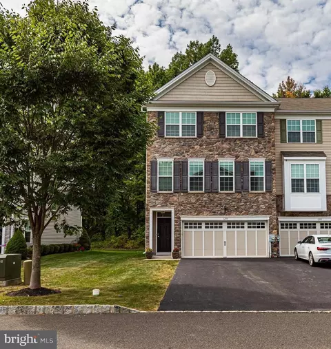 1259 Hickoy Ln, Langhorne, PA 19047
