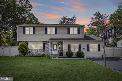 672 Stratford Rd, Warminster, PA 18974