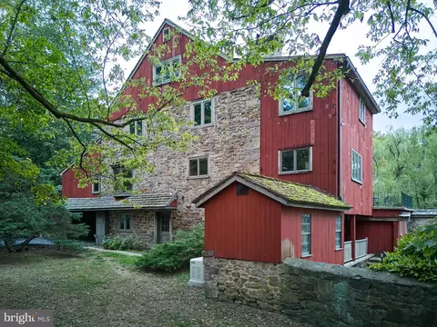 6 Old Mill Ln, New Hope, PA 18938